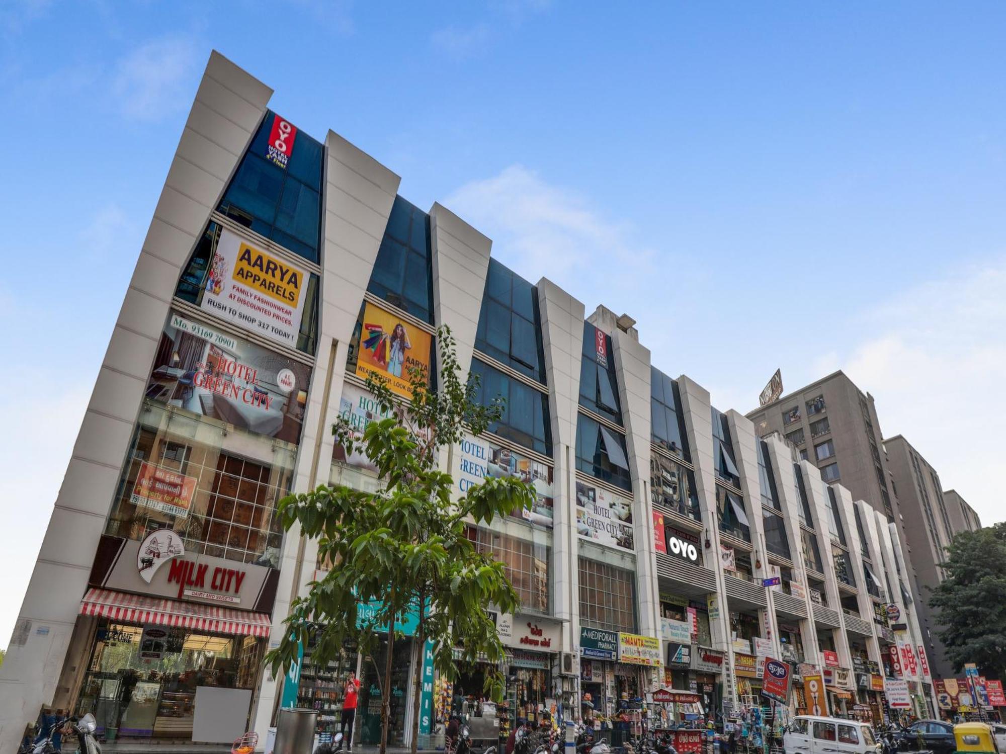 Hotel O Green City Surat Esterno foto