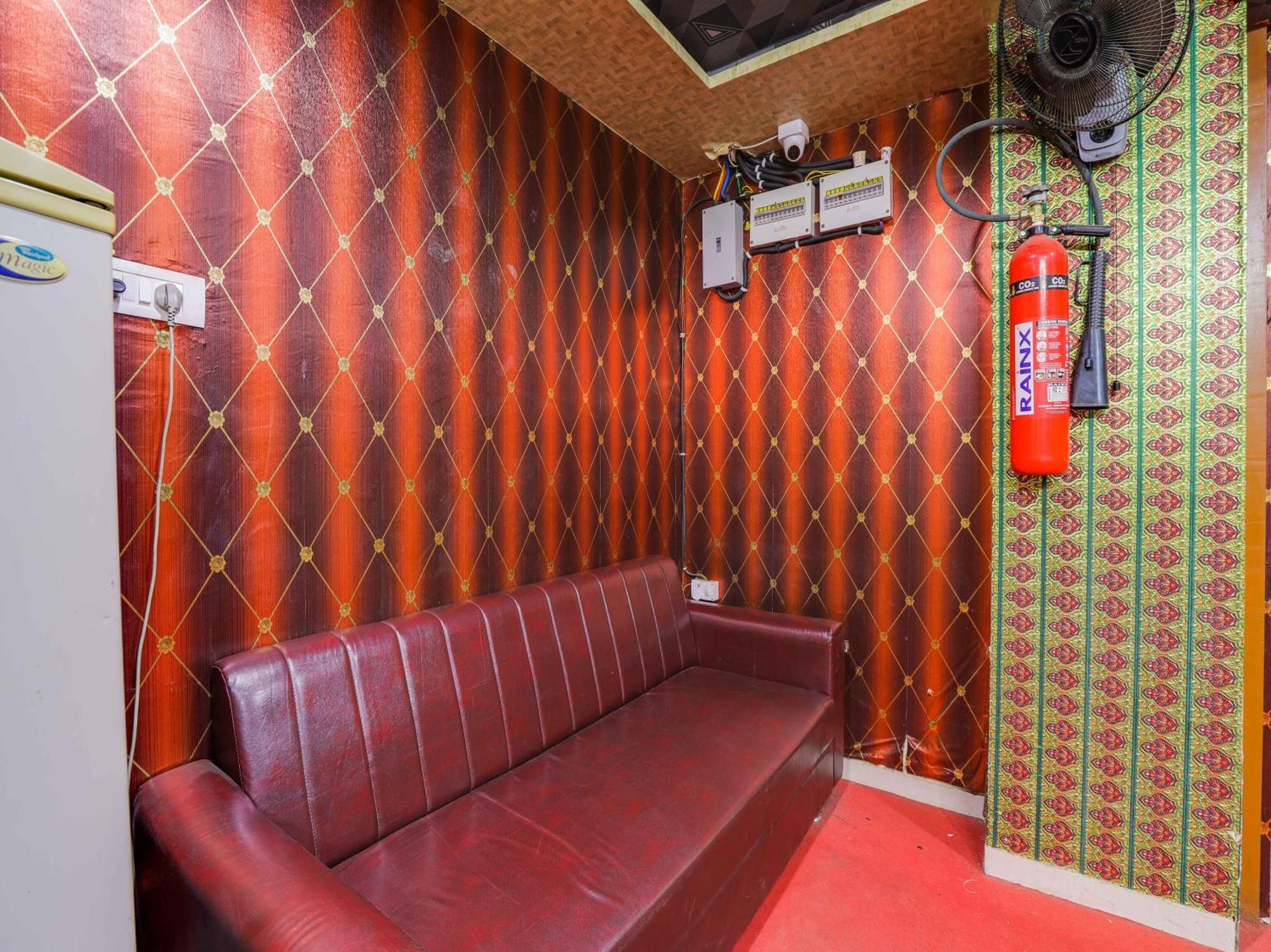 Hotel O Green City Surat Esterno foto